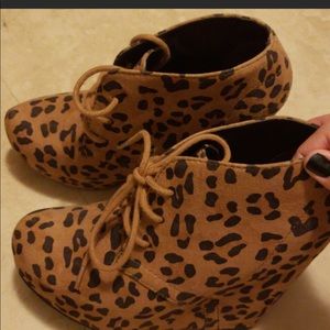 Shi leopard print wedge booties, size 7